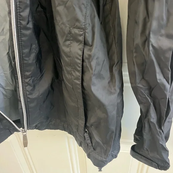 Columbia Windbreaker Medium Women’s Balck Lightweight Jacket pockets hooded - Picture 11 of 13